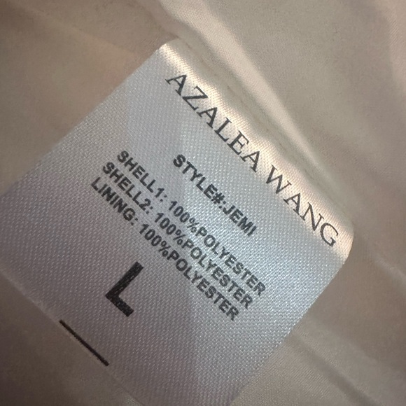 Luxurious White Faux Fur Vest - Picture 5 of 6